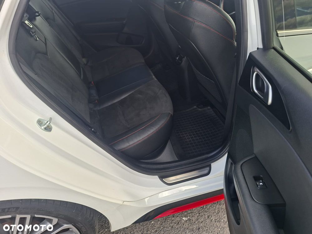 Kia ProCeed 1.6 T-GDI GT DCT - 18