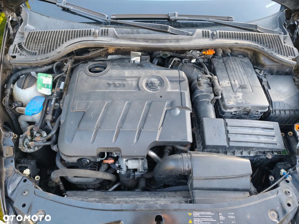 Skoda Octavia 2.0 TDI CR DPF RS - 25