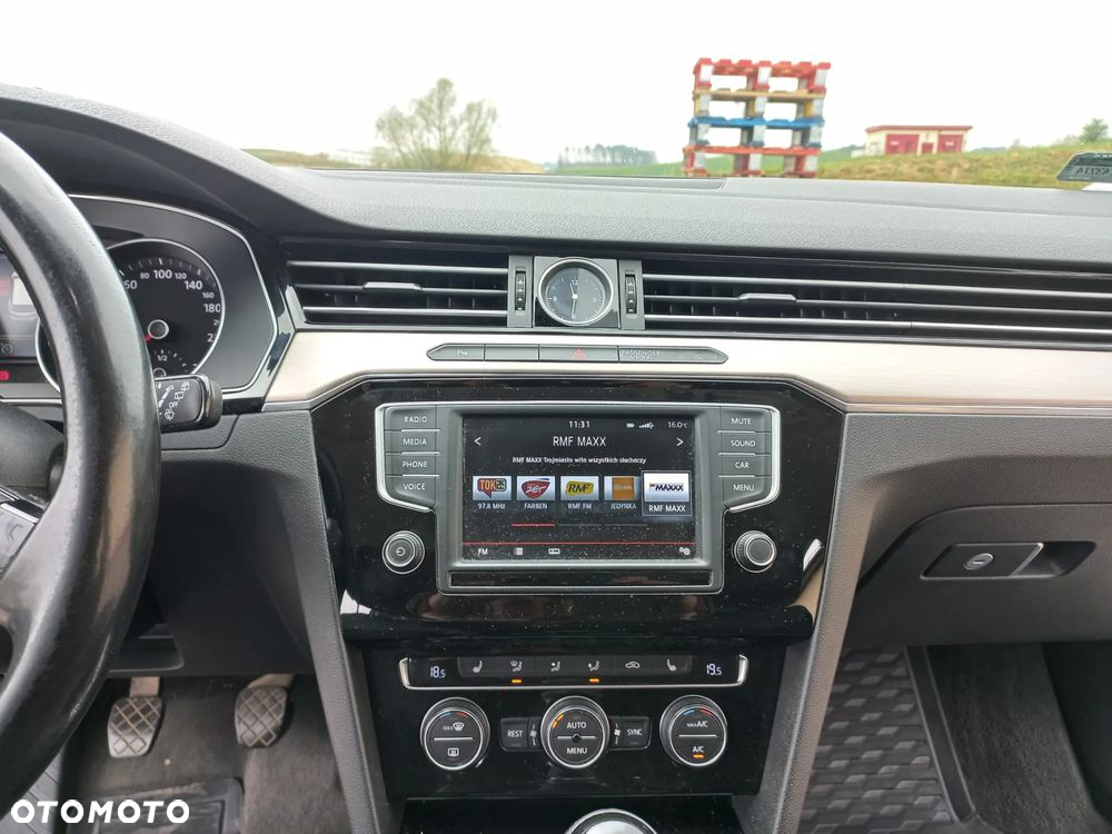 Volkswagen Passat - 10