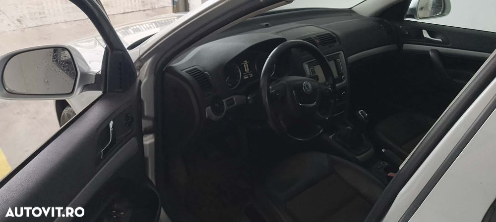 Skoda Octavia 2.0 TDI Ambiente - 6