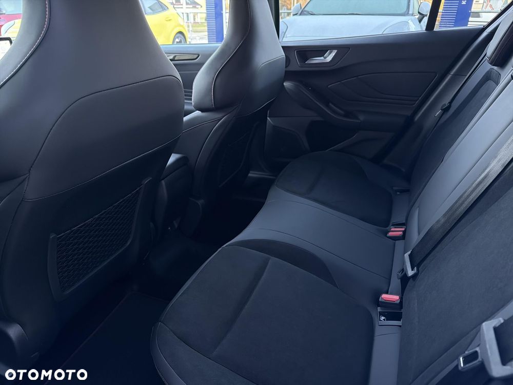 Ford Focus - 25