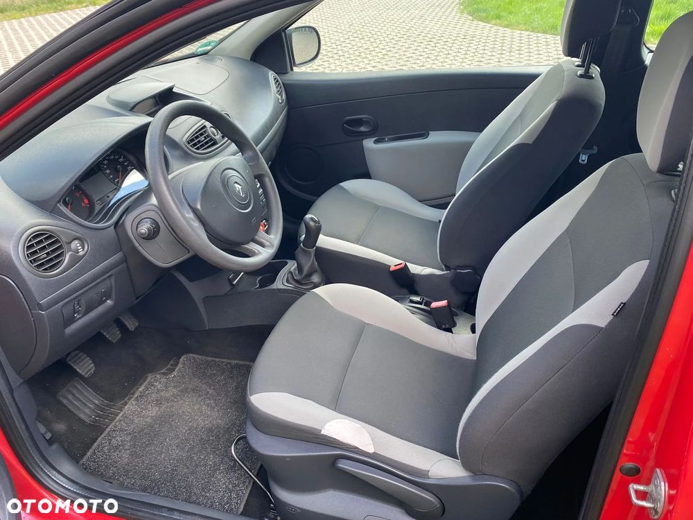 Renault Clio - 23
