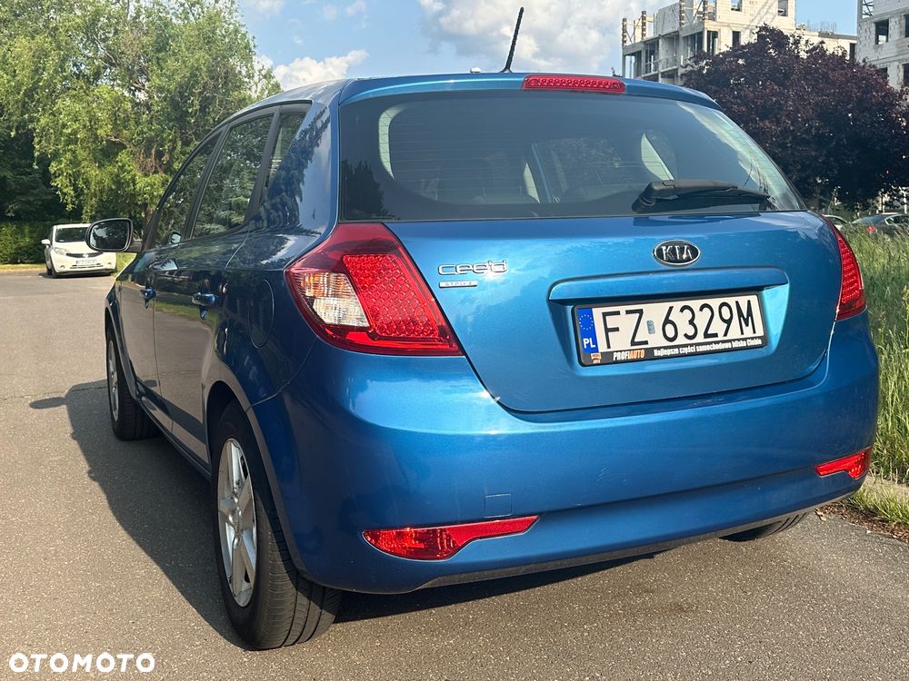 Kia Ceed - 8
