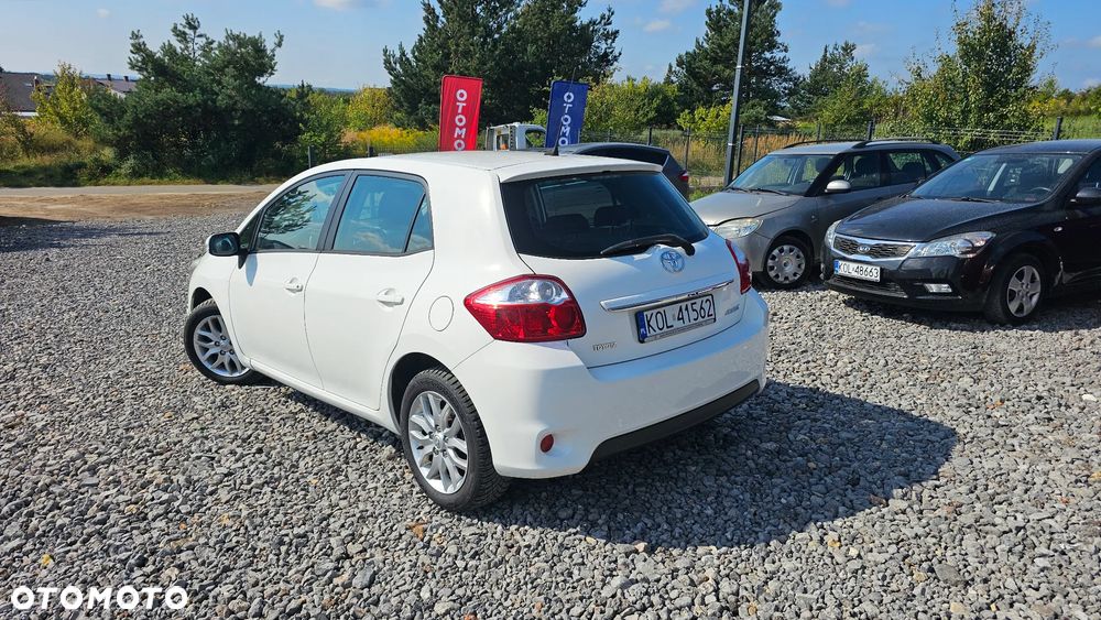 Toyota Auris 1.6 Premium + - 7