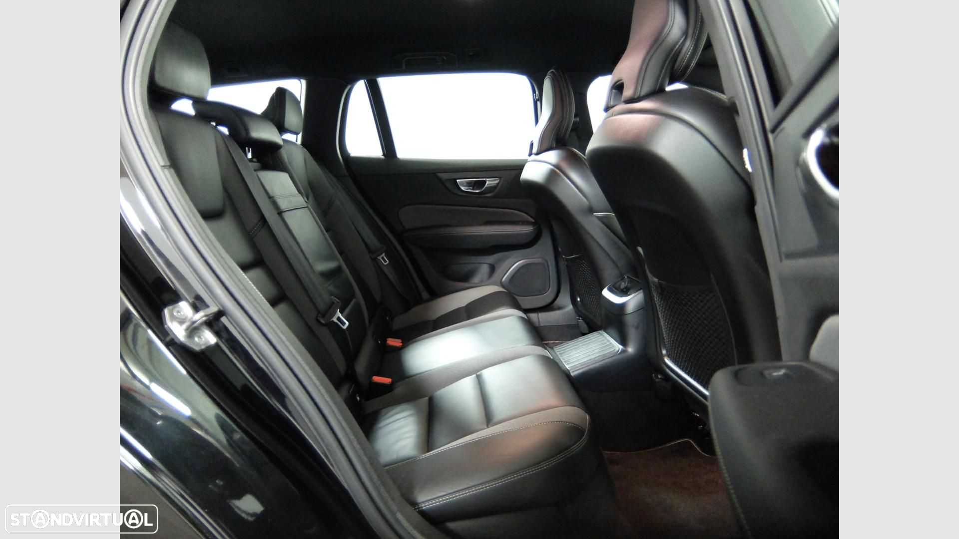 Volvo V60 2.0 T8 AWD TE R-Design - 11