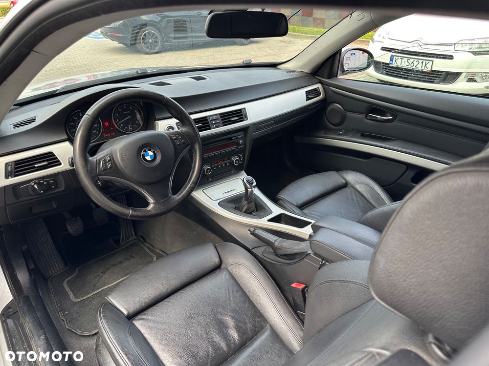 BMW Seria 3 330i - 16