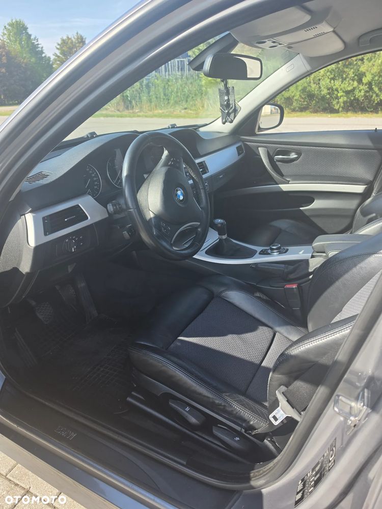 BMW Seria 3 320d xDrive DPF - 11