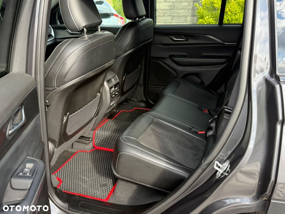 Jeep Grand Cherokee - 32