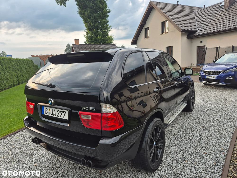BMW X5 4.4i - 5