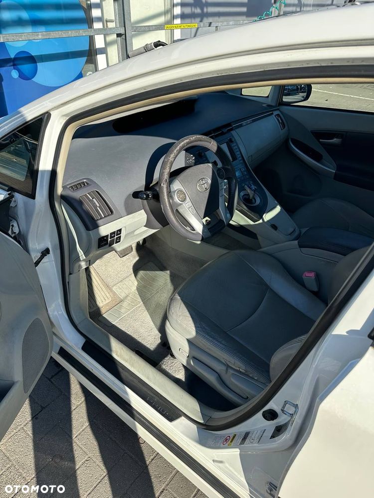 Toyota Prius 1.8 HSD Premium - 6