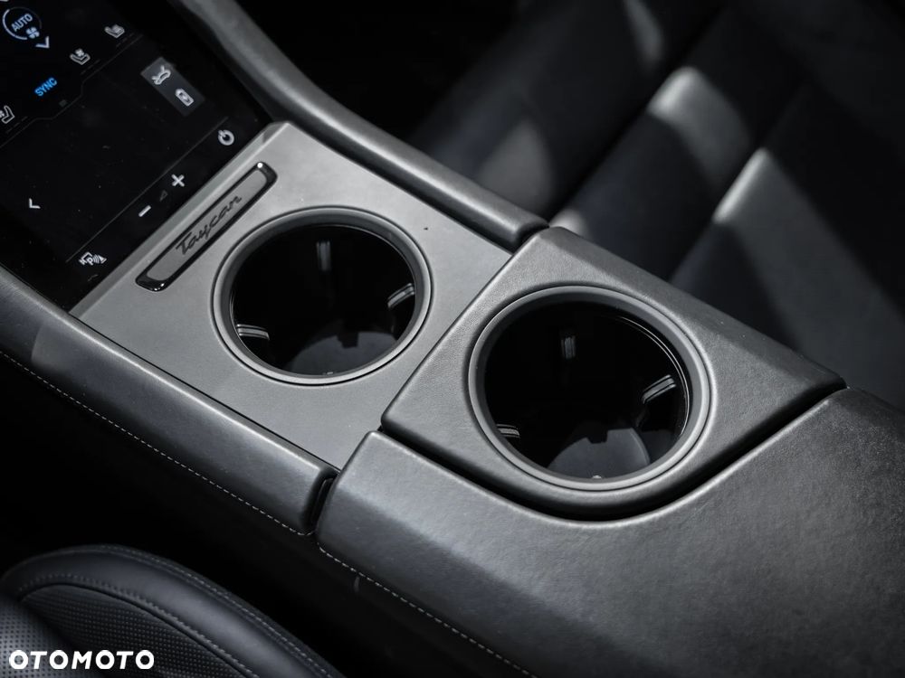 Porsche Taycan Turbo - 12