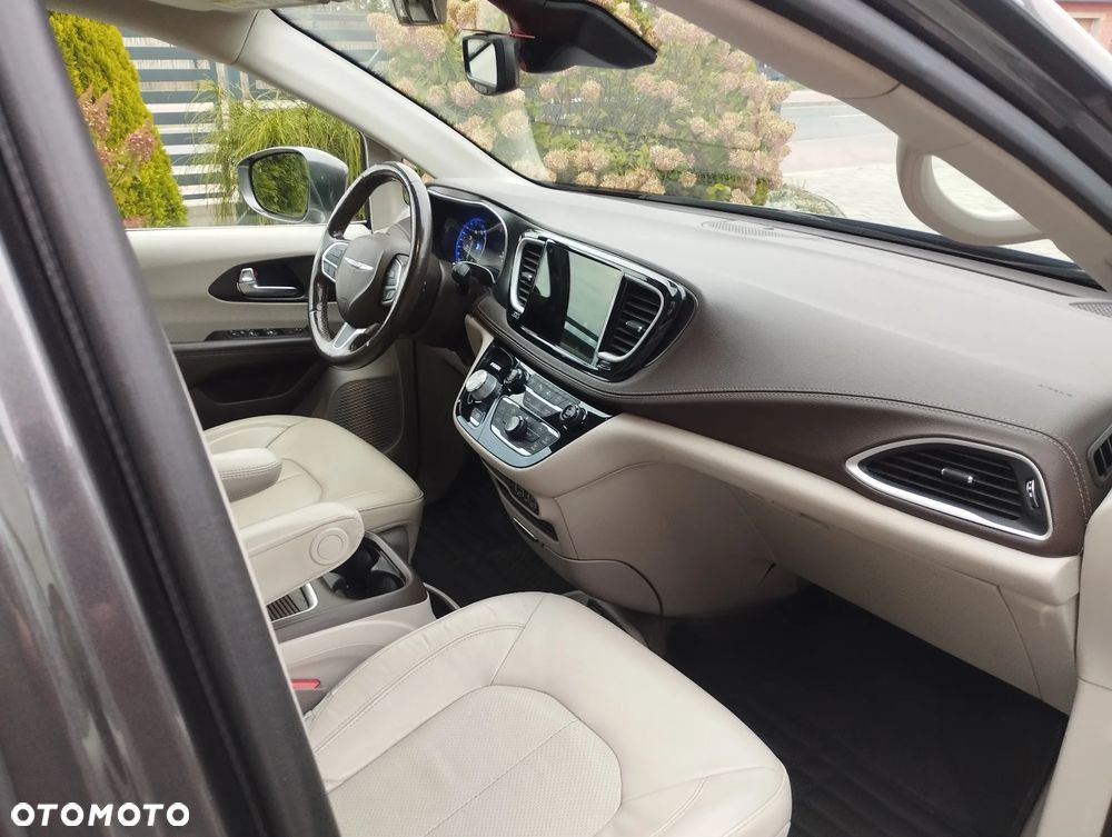 Chrysler Pacifica - 20