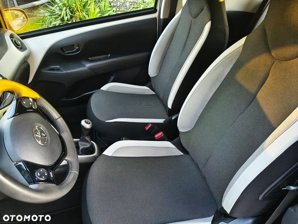 Toyota Aygo x-play touch - 15