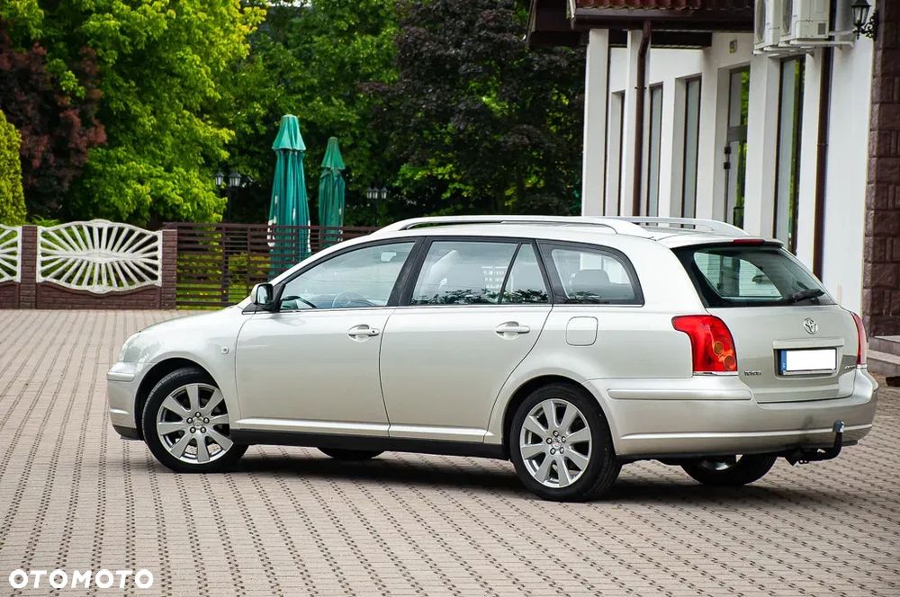 Toyota Avensis 1.8 VVT-i Combi - 16