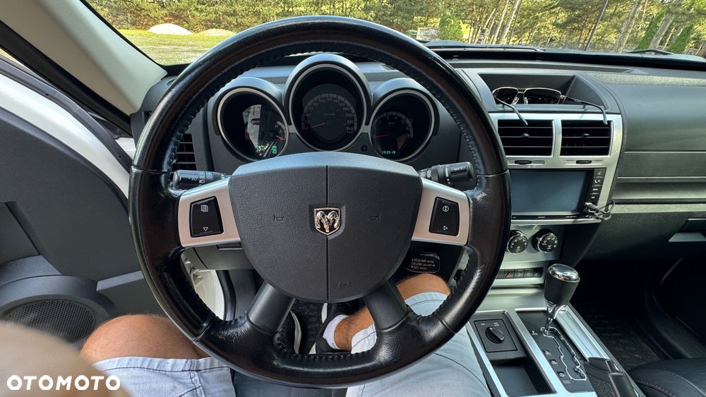 Dodge Nitro 4.0 V6 RT - 8