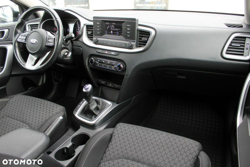Kia Ceed 1.6 CRDi mHEV M - 10