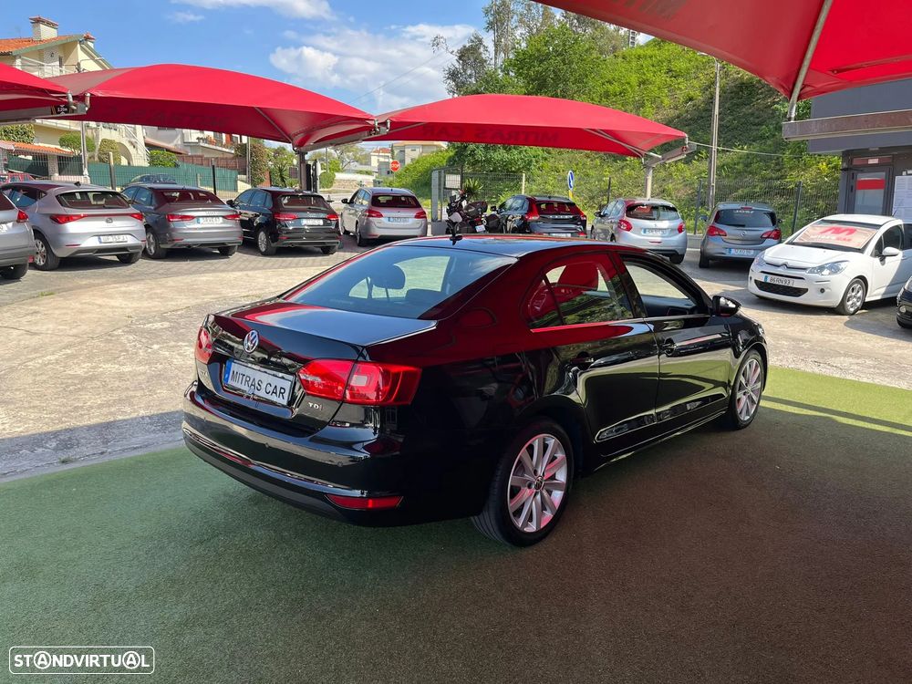 VW Jetta 1.6 TDi Highline DSG - 6