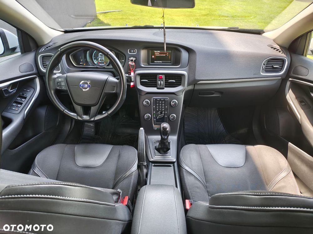 Volvo V40 D2 Momentum - 14