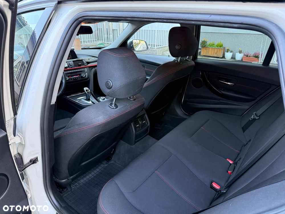 BMW Seria 3 320d DPF Touring Edition Sport - 9