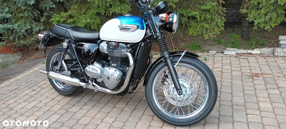 Triumph Bonneville - 2