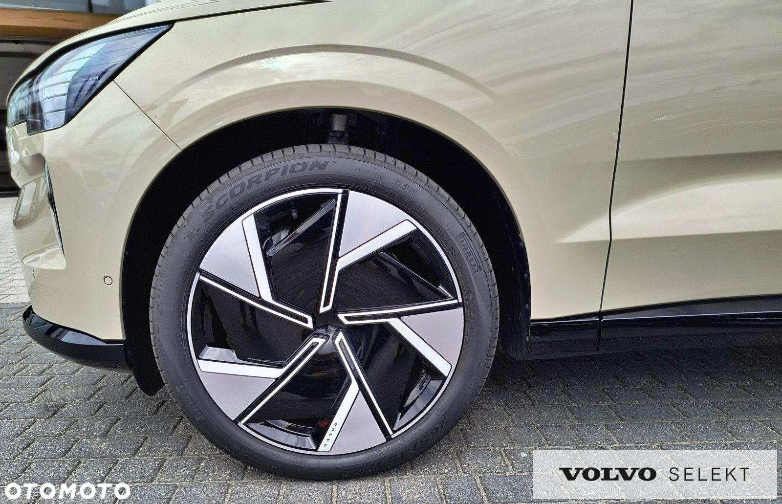 Volvo EX90 - 13