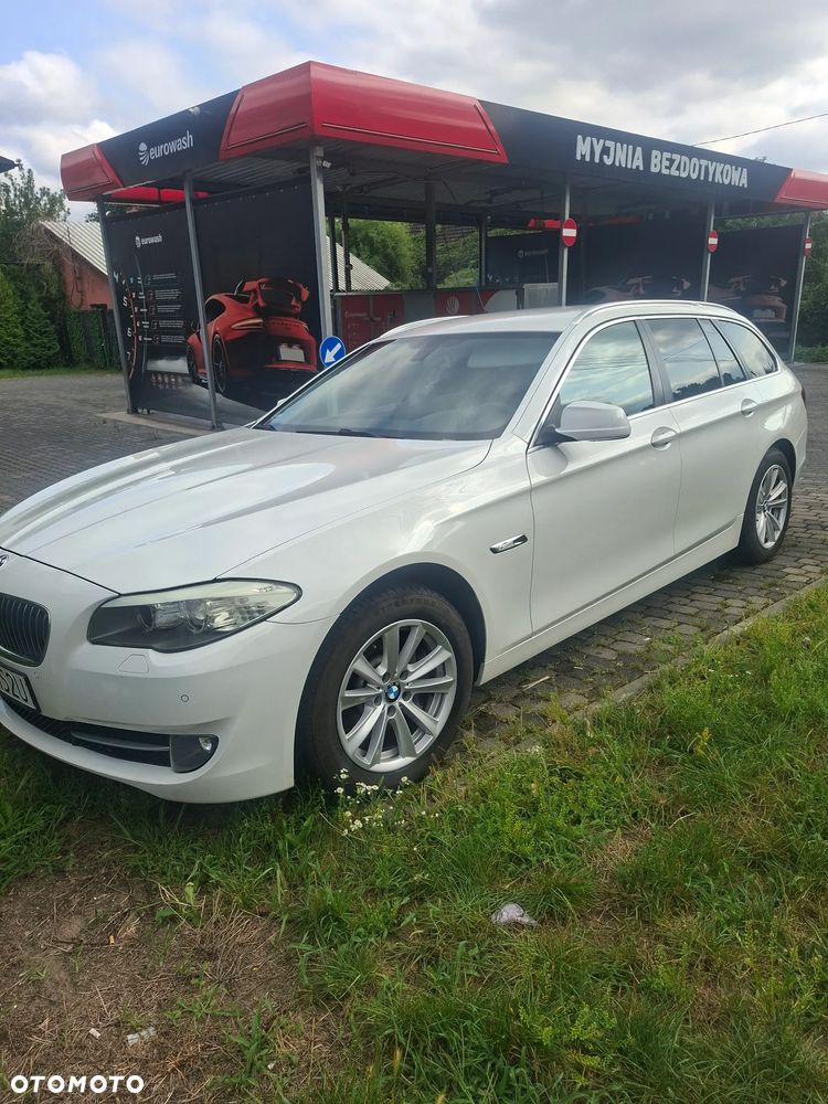 BMW Seria 5 525d xDrive - 16