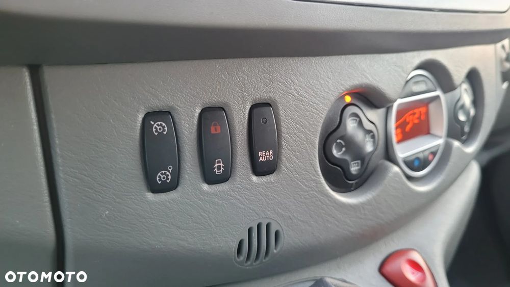 Renault Trafic FAP Grand Passenger Black Edition - 17