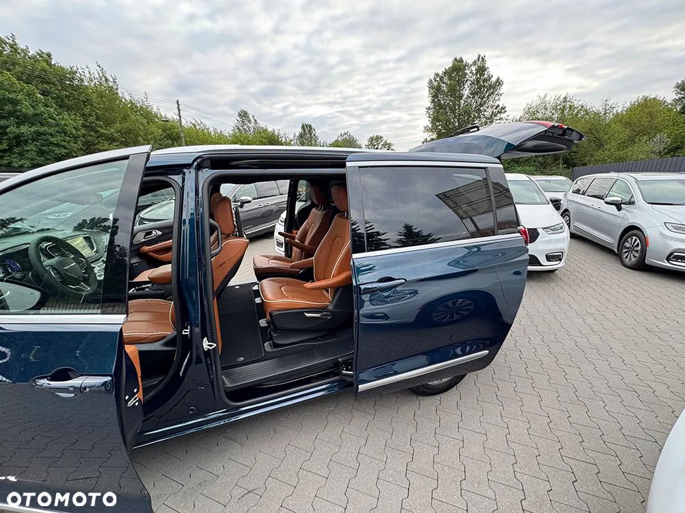 Chrysler Pacifica - 20