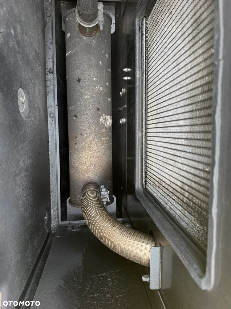 Atlas Copco QES 9 Agregat Prądotwórczy Generator prądu Wyciszony.  2018 rok. Silnik KUBOTA 3 cylindry. Agregat do pracy ciągłej. 2 x 400 VOLT oraz 230. Agregat w Bardzo ładnym stanie jak z Salonu. Sprowadzony z Norwegii. Agregat posiada bardzo dużo zabezpieczeń prądowych. Bezpieczna maszyna! Prądnica MECCALTE ECP3 1L4 najlepsza marka światowa! OKAZJA TANIO Profesjonalny przemysłowy sprzęt! Dokumenty inst. obsługi - 21