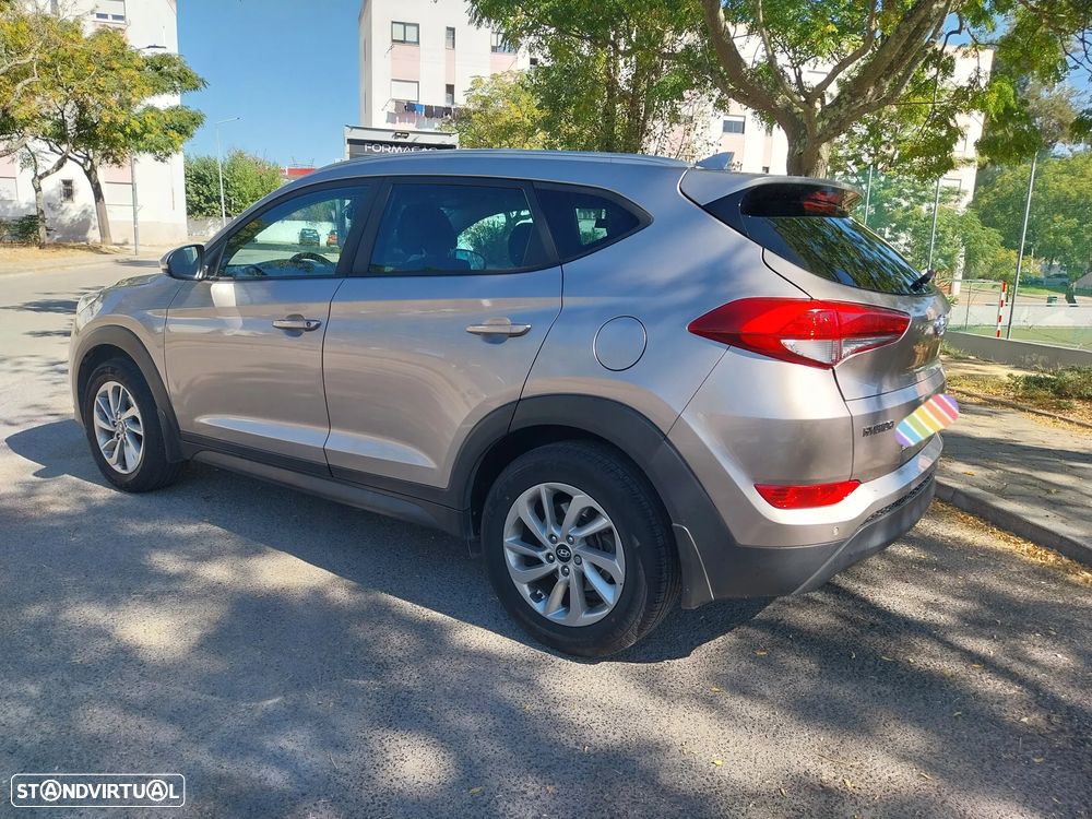 Hyundai Tucson 1.7 CRDi Executive - 17