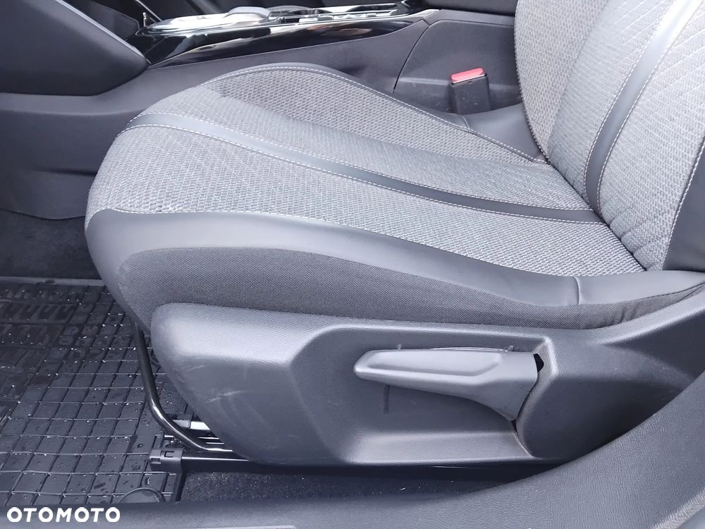 Peugeot 2008 PureTech 130 Allure S&S EAT8 - 24