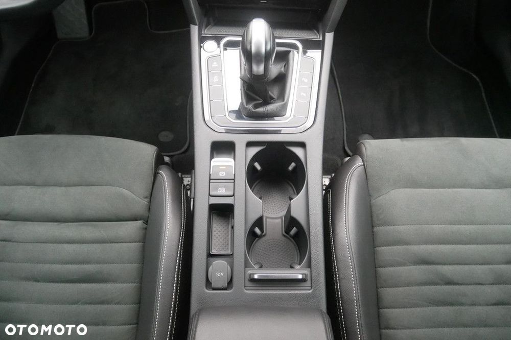 Volkswagen Passat Variant 2.0 TSI Elegance DSG - 11