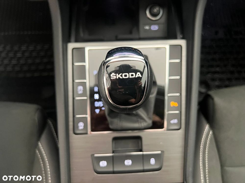 Skoda Superb 2.0 TDI SCR Style DSG - 27
