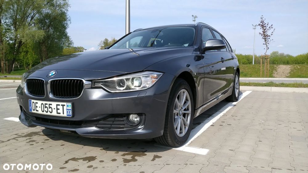 BMW Seria 3 320d Touring xDrive Sport-Aut Luxury Line