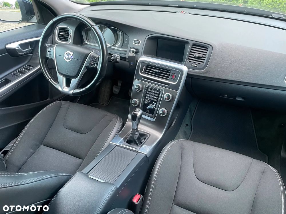 Volvo V60 D3 Momentum - 16