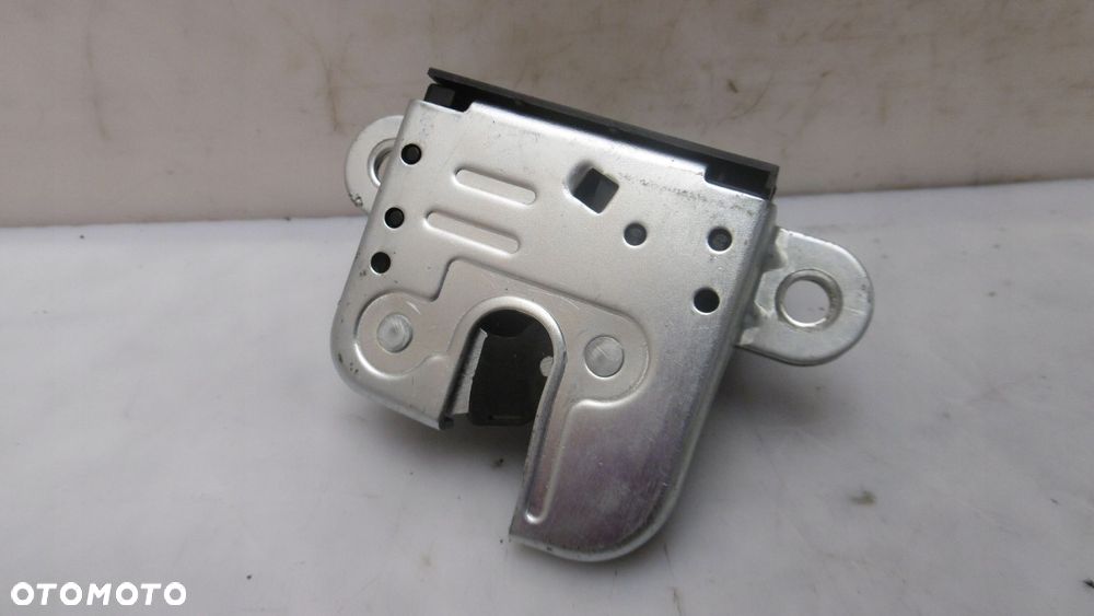 TOLEDO III 04R- ZAMEK KLAPY TYŁ TYLNEJ BAGAŻNIKA - 2