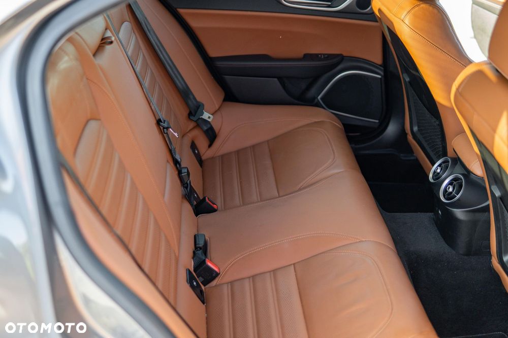 Alfa Romeo Giulia 2.0 Turbo 16V AT8-Q4 Veloce Ti - 19
