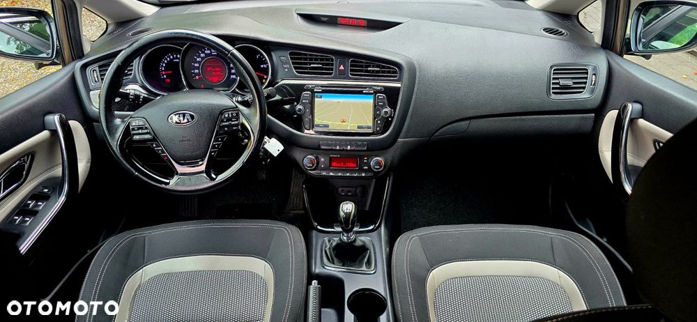 Kia Ceed 1.6 GDI ISG Dream Team Edition - 22