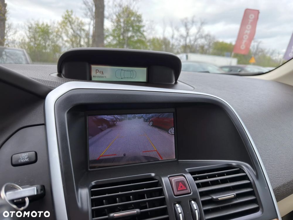 Volvo XC 60 D5 AWD Momentum - 35