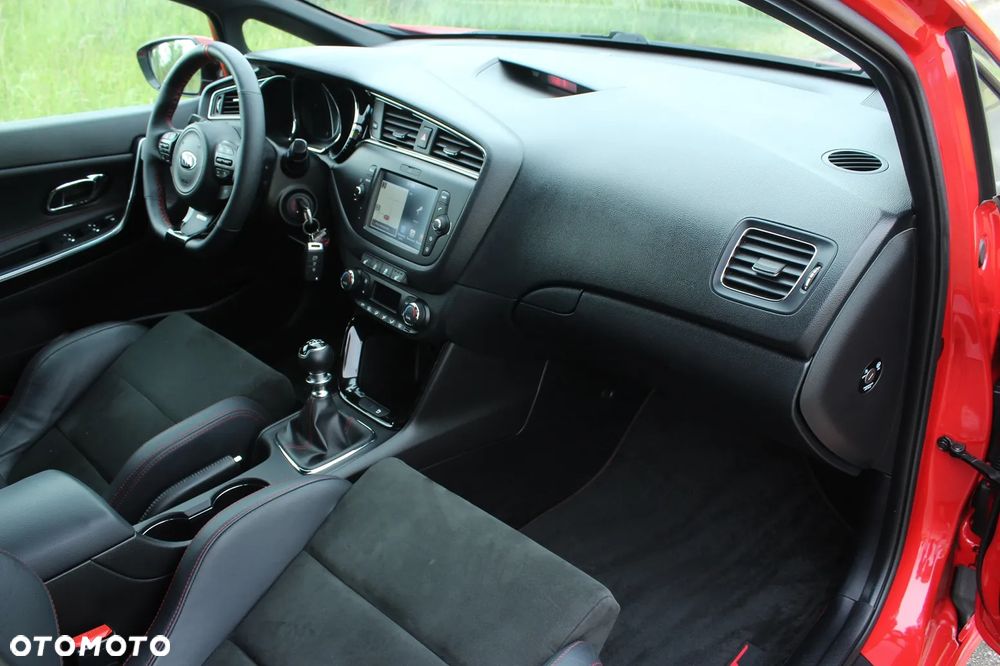 Kia Ceed 1.6 T-GDI OPF GT - 25
