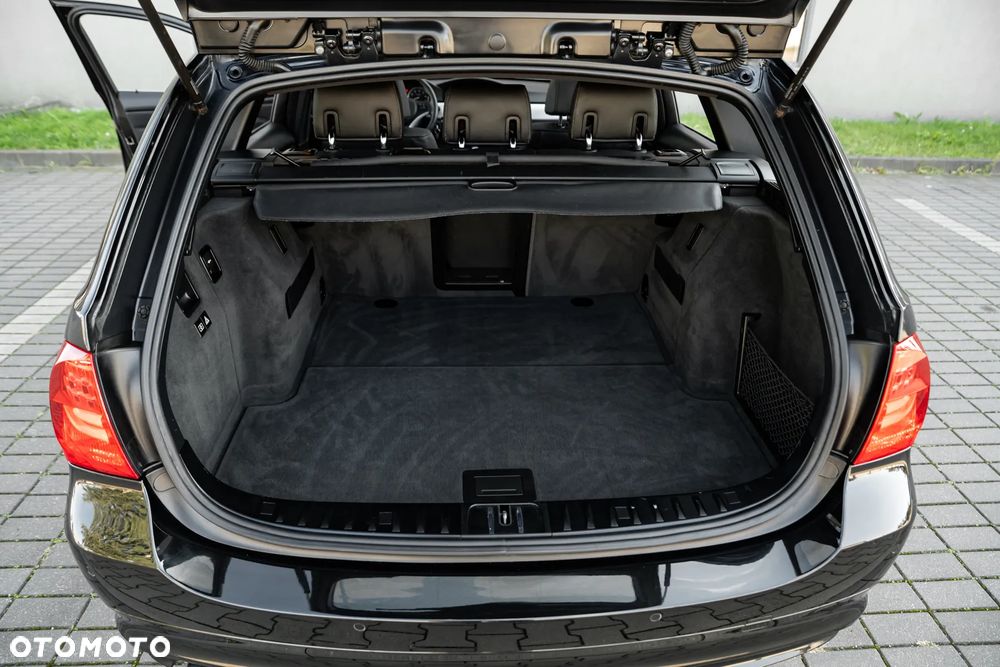 BMW Seria 3 325i xDrive Edition Lifestyle - 37