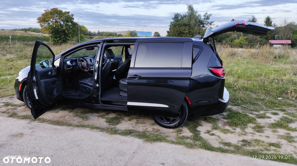 Chrysler Pacifica - 26