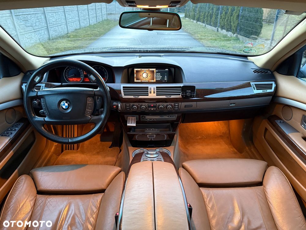 BMW Seria 7 740i L - 12