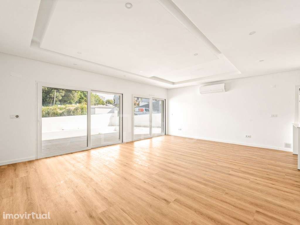 Moradia T4+1 com piscina na Sobreda, Costa da Caparica - Grande imagem: 4/42