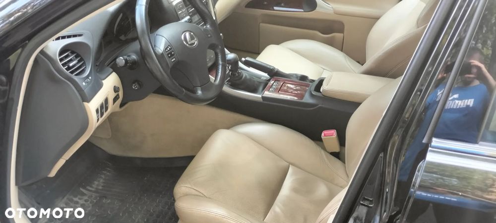 Lexus IS 250 Prestige - 9