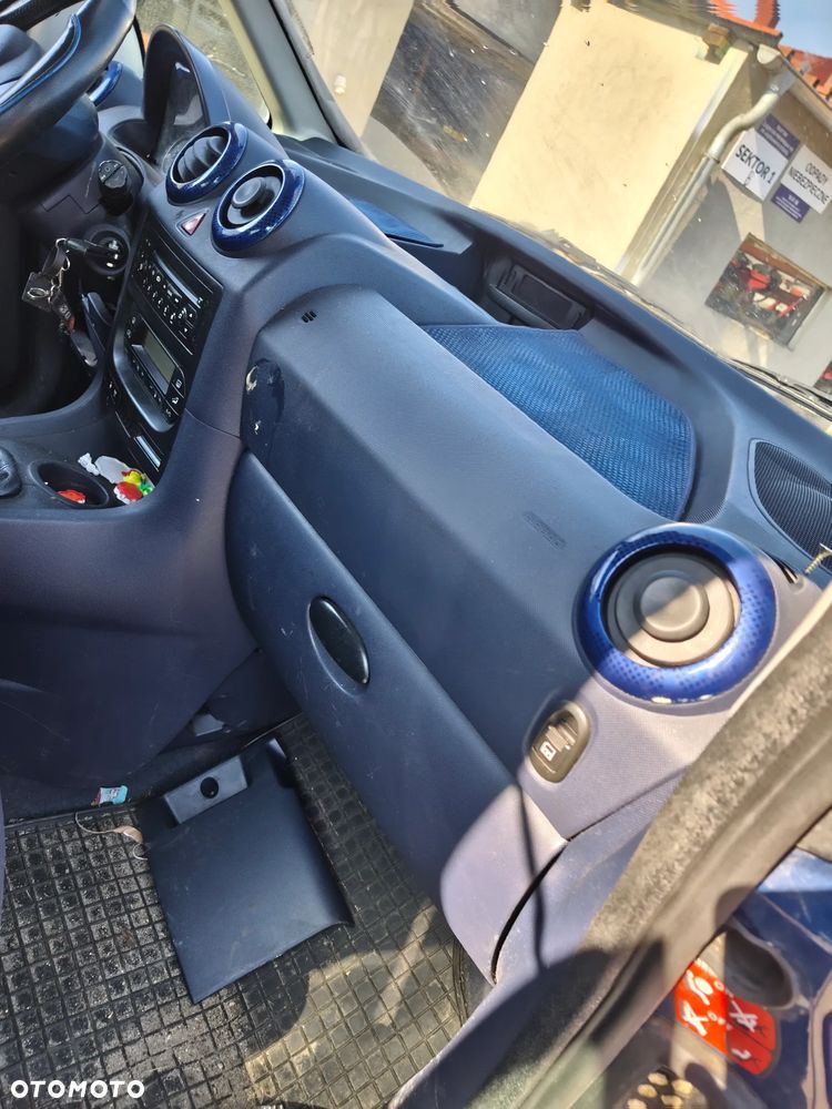 peugeot 1007 na części z 2004 1,4 d fotel lusterko drzwi szyba zamek klamka klapa maska silnik - 13