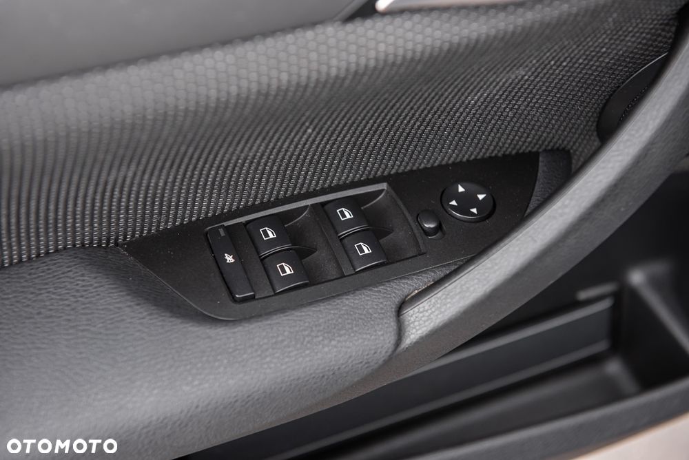 BMW X1 xDrive18d Sport Line - 16