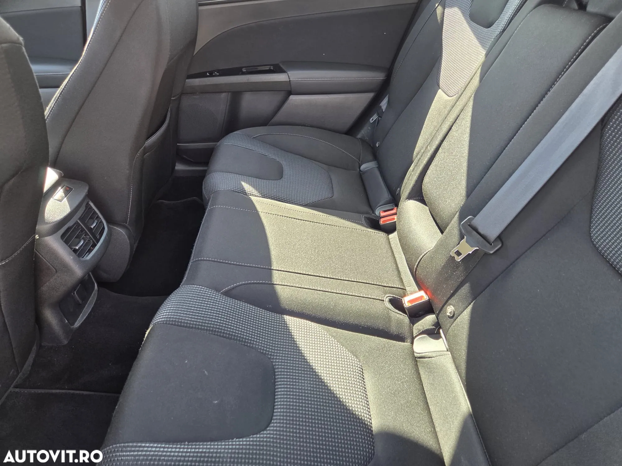 Ford Mondeo 2.0 HEV Titanium - 14