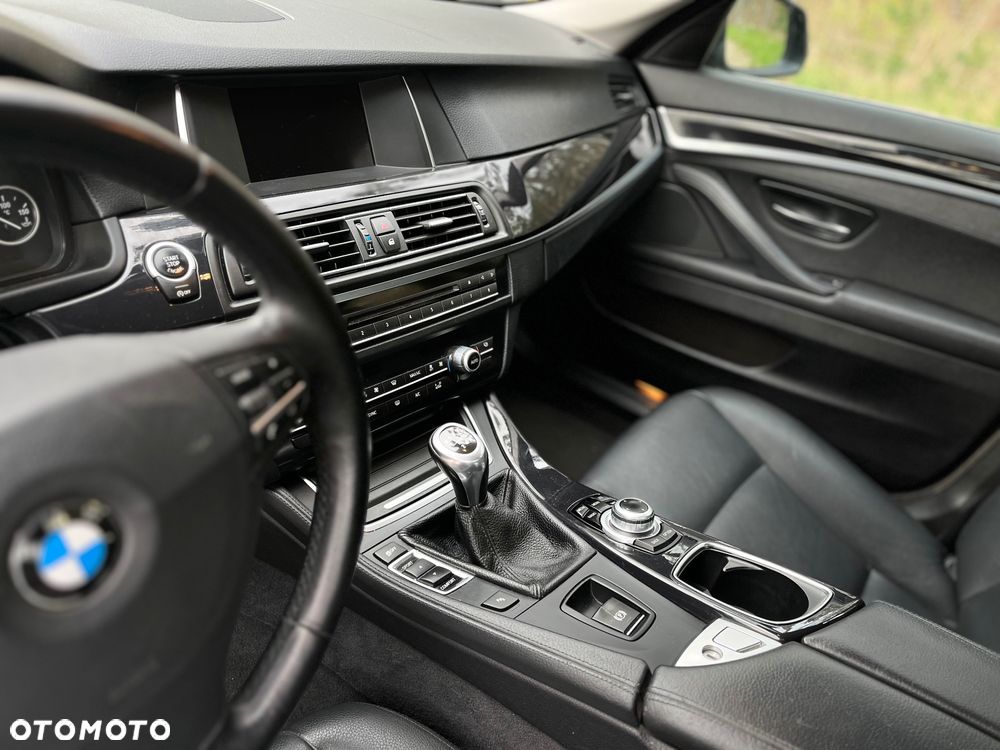 BMW Seria 5 525d - 6