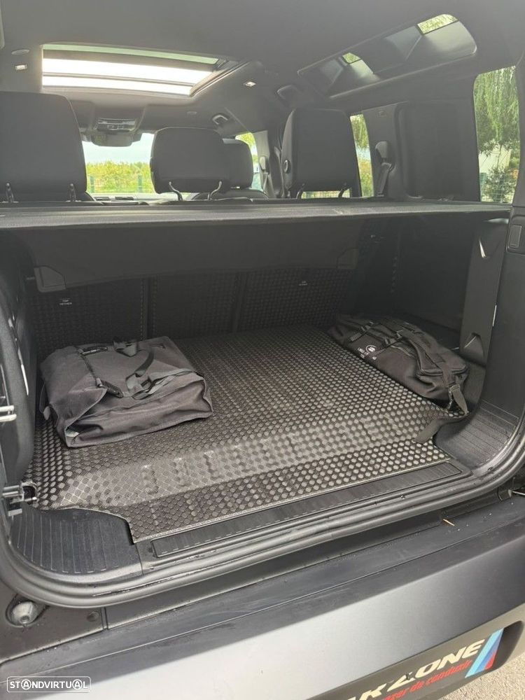 Land Rover Defender 2.0 P300e 110 AWD X-Dynamic SE - 39